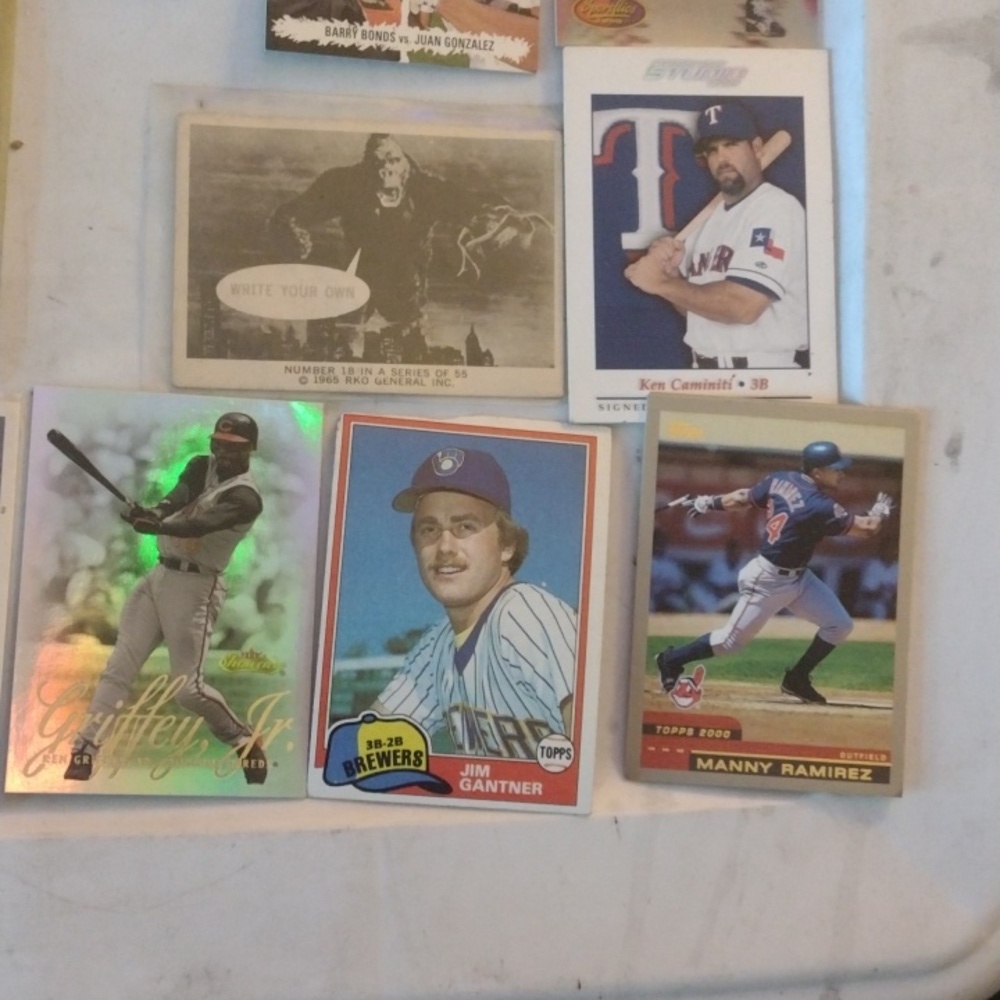 Assorted Baseball Trading Cards Collection - Picture 2 of 4